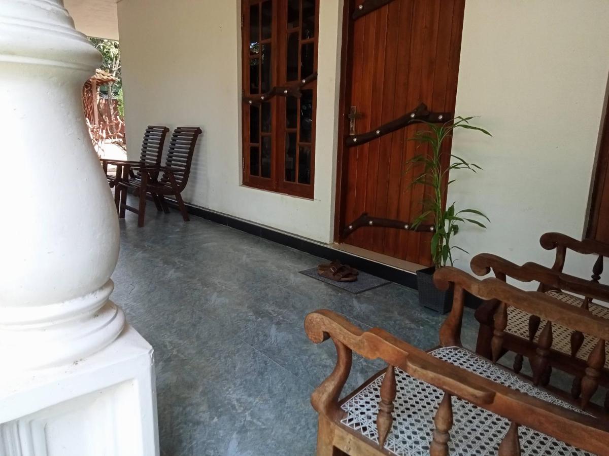 Induwara Safari Resort Удавалаве Екстериор снимка