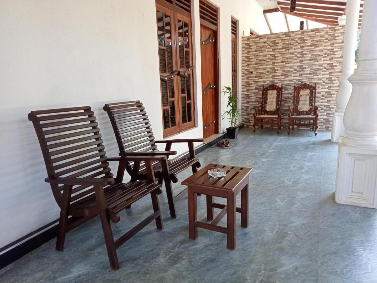 Induwara Safari Resort Удавалаве Екстериор снимка