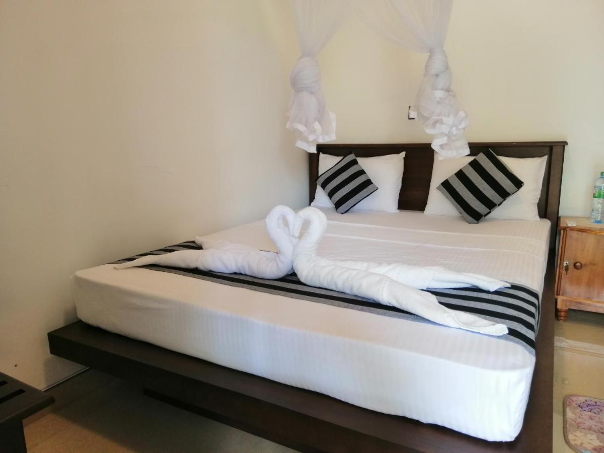 Induwara Safari Resort Удавалаве Екстериор снимка