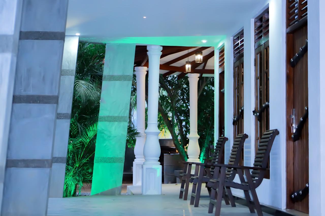 Induwara Safari Resort Удавалаве Екстериор снимка