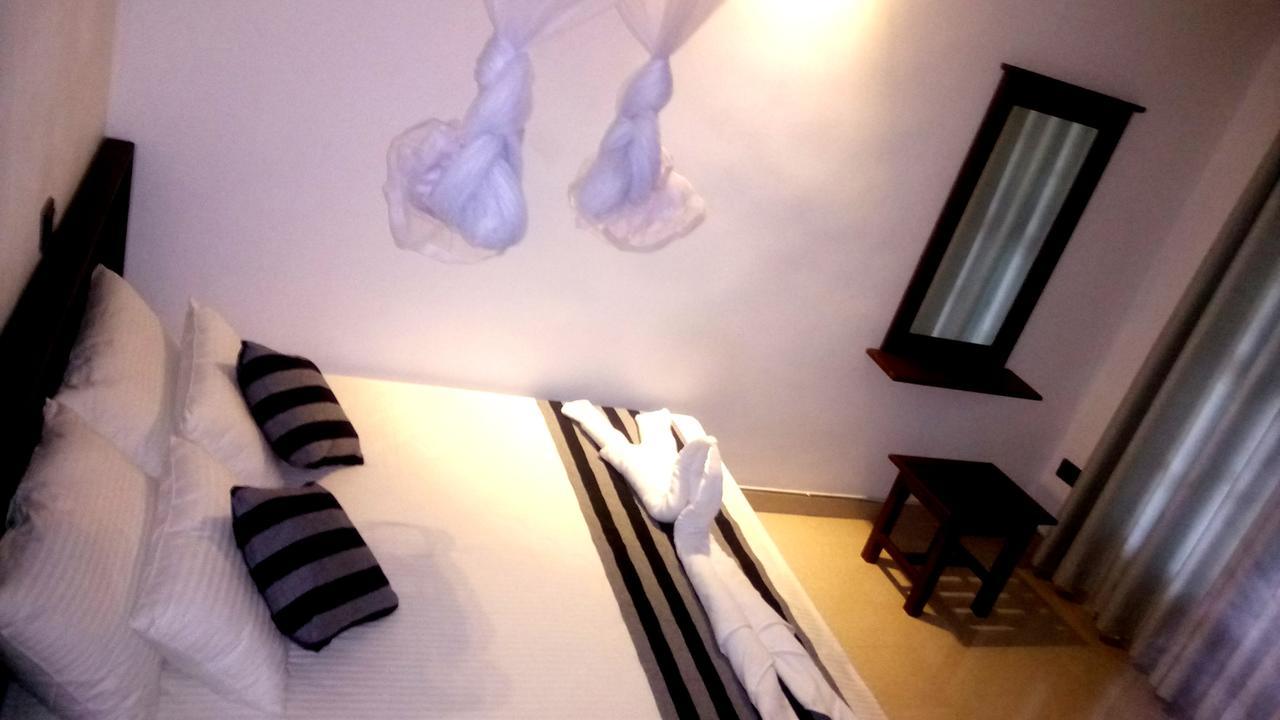 Induwara Safari Resort Удавалаве Екстериор снимка