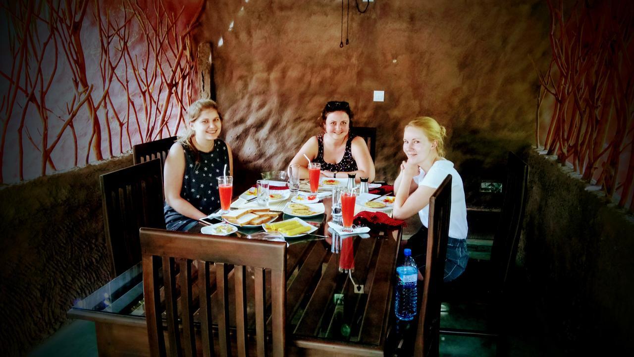 Induwara Safari Resort Удавалаве Екстериор снимка