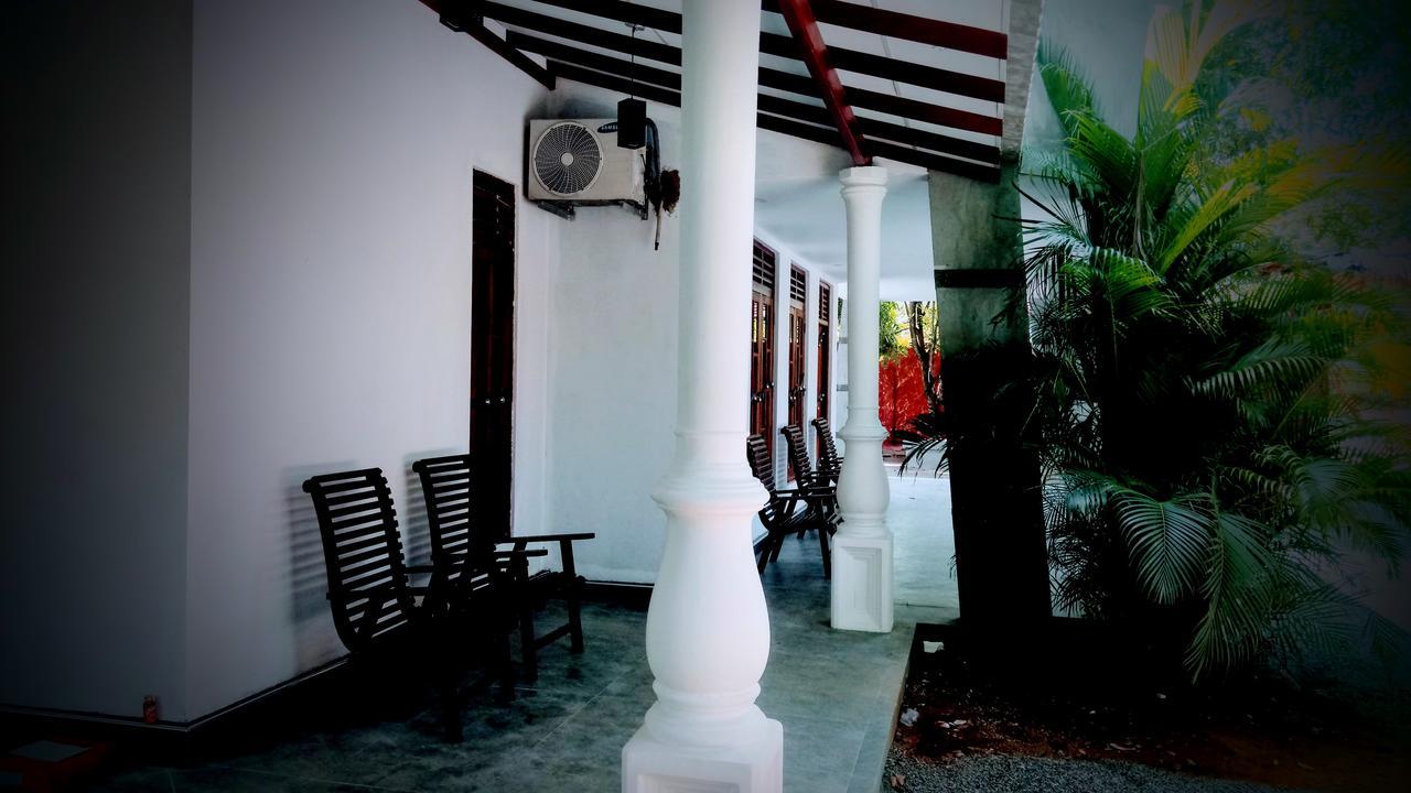 Induwara Safari Resort Удавалаве Екстериор снимка