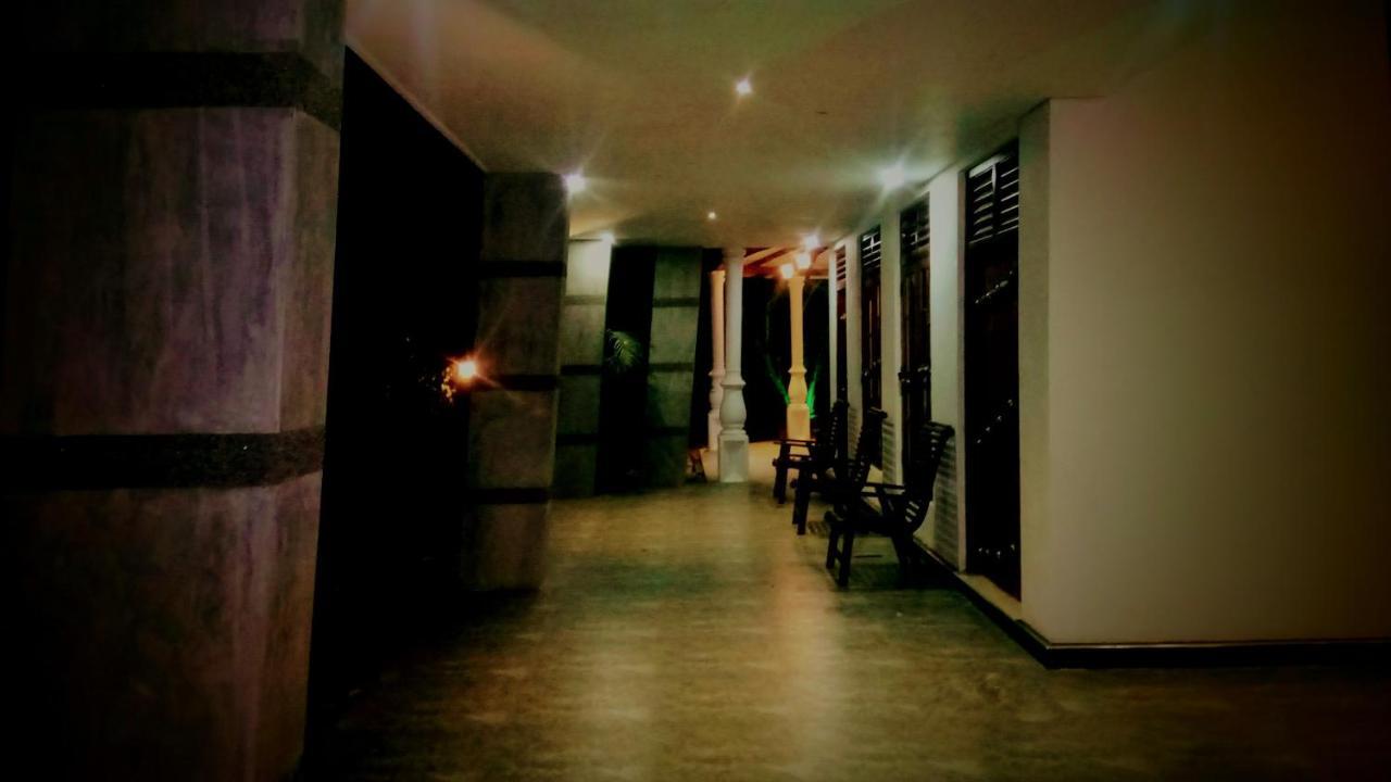 Induwara Safari Resort Удавалаве Екстериор снимка